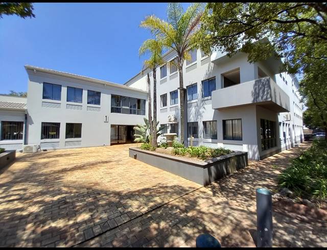 139M² OFFICE TO LET IN BRYANSTON